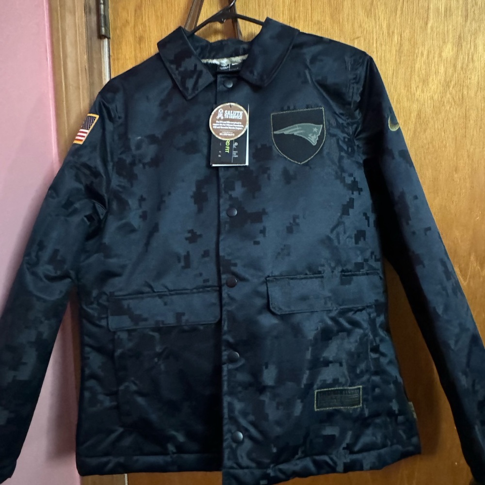 Nike - Women’s - NE Patriots NFL Salute to Service Coat - Size Large